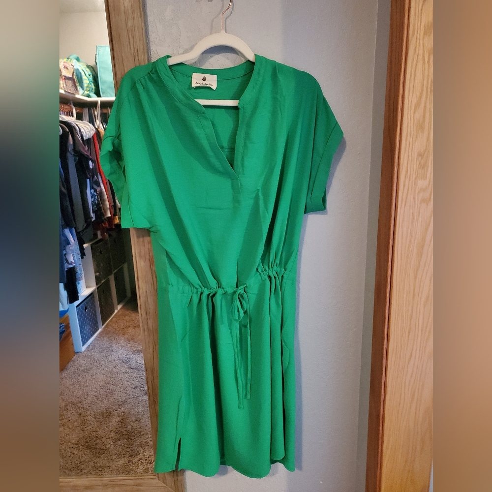 New Betsey Boutique V Neck Tie Dress Size Lg In Kelly Green